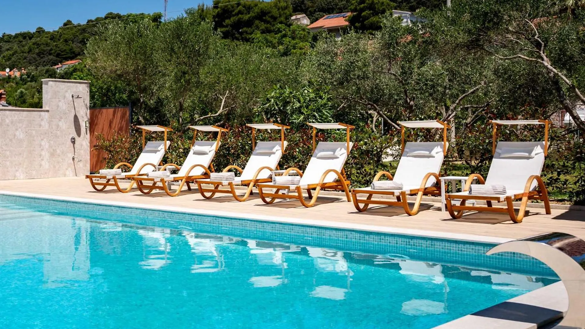 Foric Apartments With Outdoor Heated Pool Rab Town
