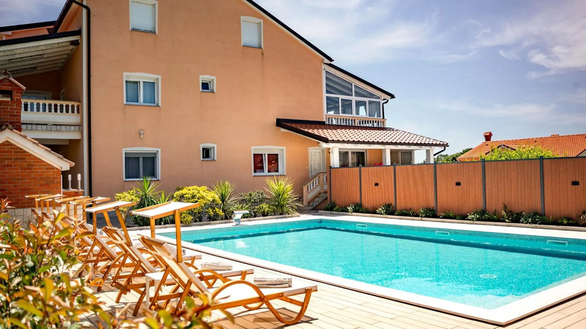 Foric Apartments With Outdoor Heated Pool Rab Town